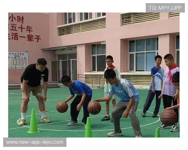 世界篮球学院在课程中推广职业伦理与团队管理课程提升学员综合能力